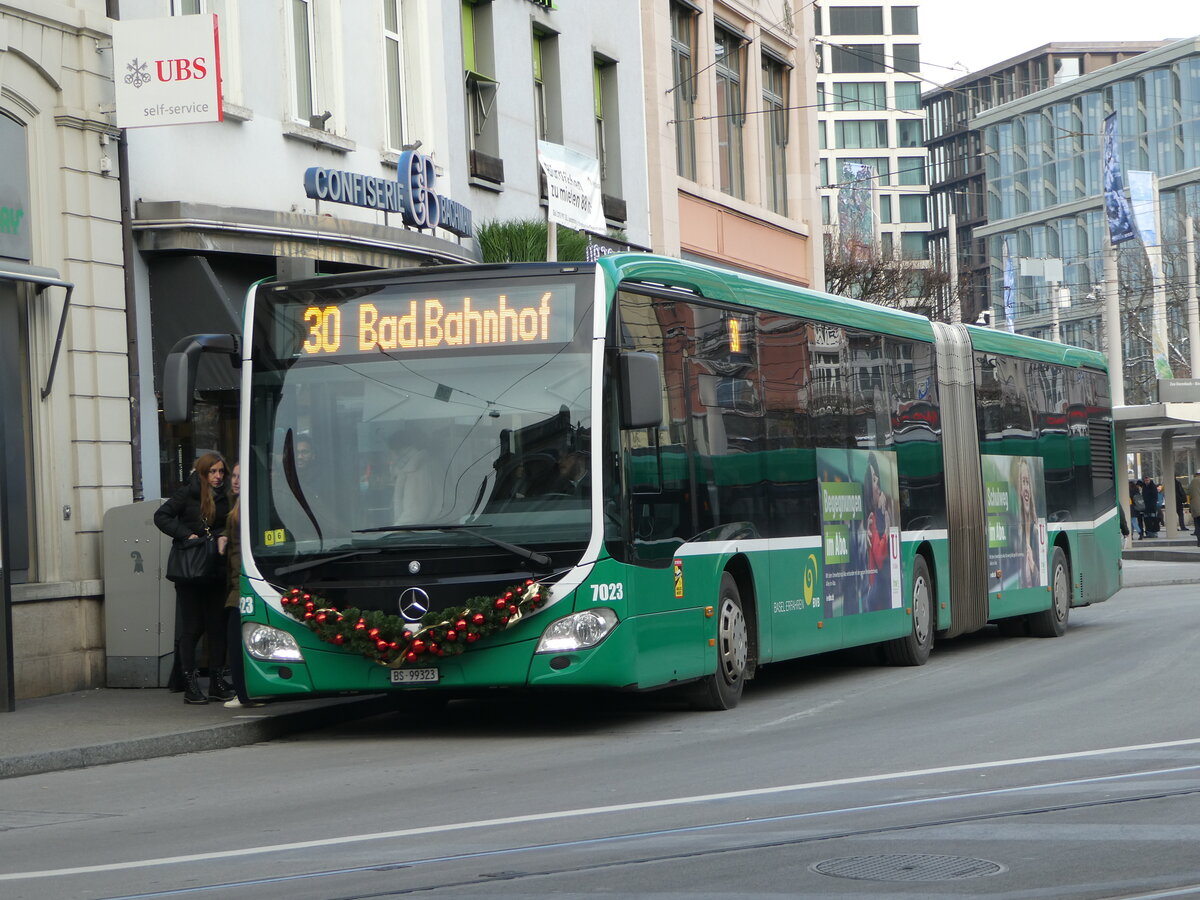 (243'814) - BVB Basel - Nr. 7023/BS 99'323 - Mercedes am 12. Dezember 2022 beim Bahnhof Basel