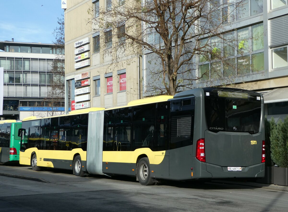 (244'033) - STI Thun - Nr. 711/BE 468'711 - Mercedes am 19. Dezember 2022 beim Bahnhof Thun