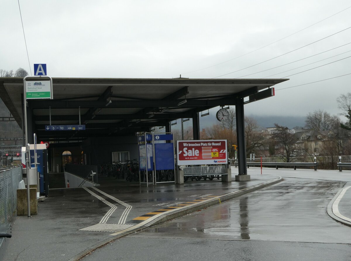(244'406) - AWA-Haltestelle am 3. Januar 2023 beim Bahnhof Ziegelbrcke