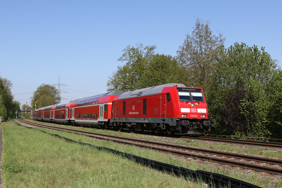 245 014 war am 29. April 2025 bei Thann/Matzbach in Richtung Mnchen unterwegs.