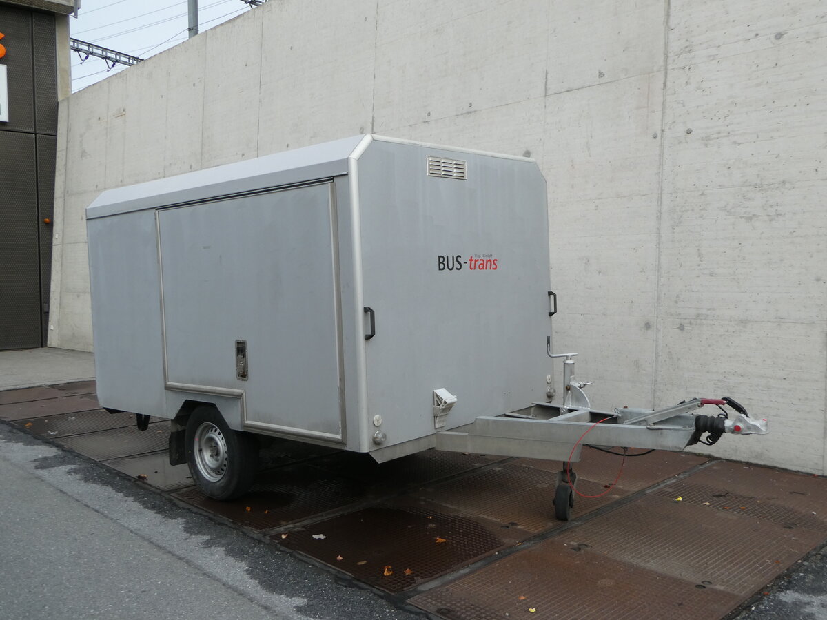 (245'014) - BUS-trans, Visp - VS 257'955 - Car-Tech Gepckanhnger am 14. Januar 2023 beim Bahnhof Visp