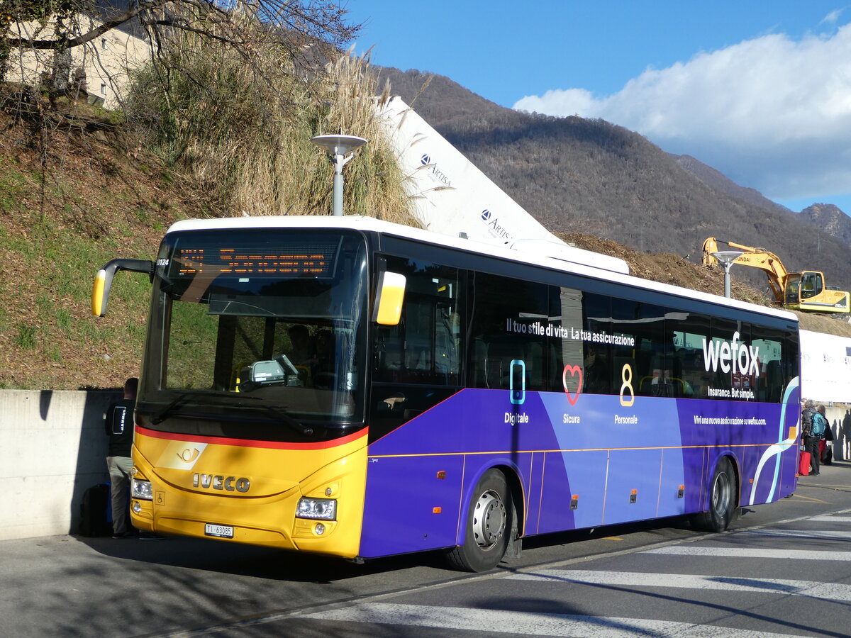 (245'830) - Chiesa, Riazzino - TI 63'085/PID 10'124 - Iveco am 4. Februar 2023 beim Bahnhof Tenero