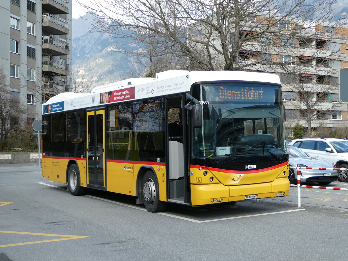 (246'524) - Gessinger, Bad Ragaz - GR 102'391/PID 11'609 - Scania/Hess am 24. Februar 2023 beim Bahnhof Landquart