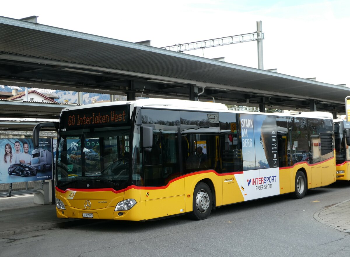 (247'168) - PostAuto Bern - BE 827'645/PID 11'426 - Mercedes am 13. Mrz 2023 beim Bahnhof Spiez