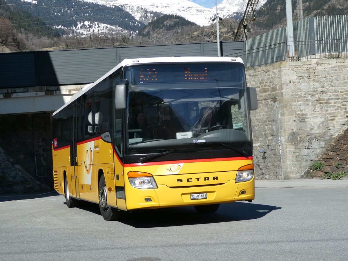 (247'274) - PostAuto Wallis - VS 403'663/PID 5620 - Setra am 16. Mrz 2023 beim Bahnhof Brig