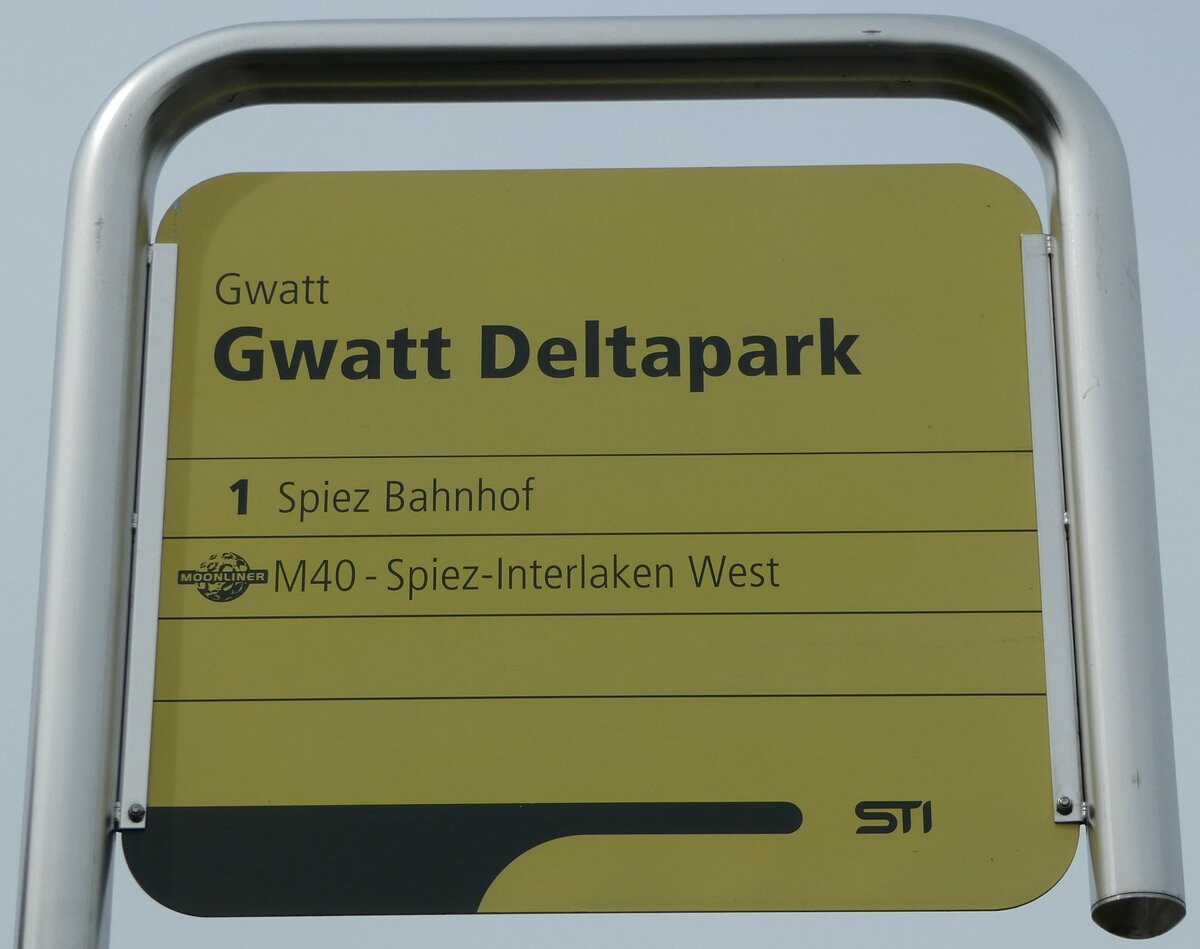 (248'350) - STI-Haltestellenschild - Gwatt, Deltapark - am 10. April 2023