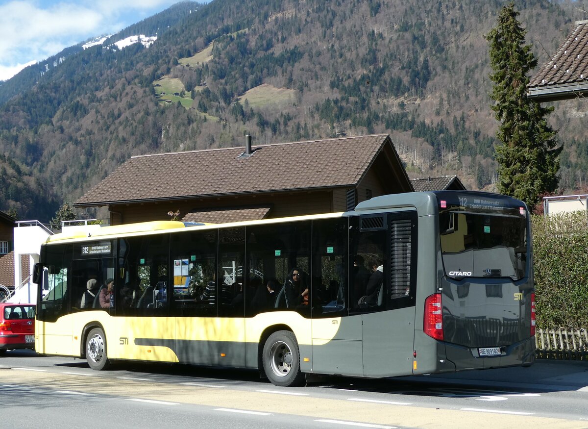 (248'774) - STI Thun - Nr. 502/BE 809'502 - Mercedes am 18. April 2023 beim Bahnhof Wilderswil