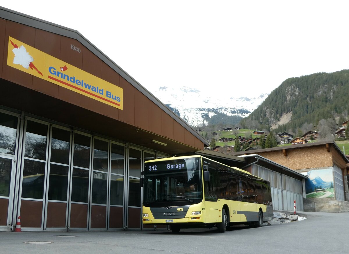 (248'817) - STI Thun - Nr. 400/BE 849'400 - MAN am 18. April 2023 in Grindelwald, Garage Grindelwaldbus