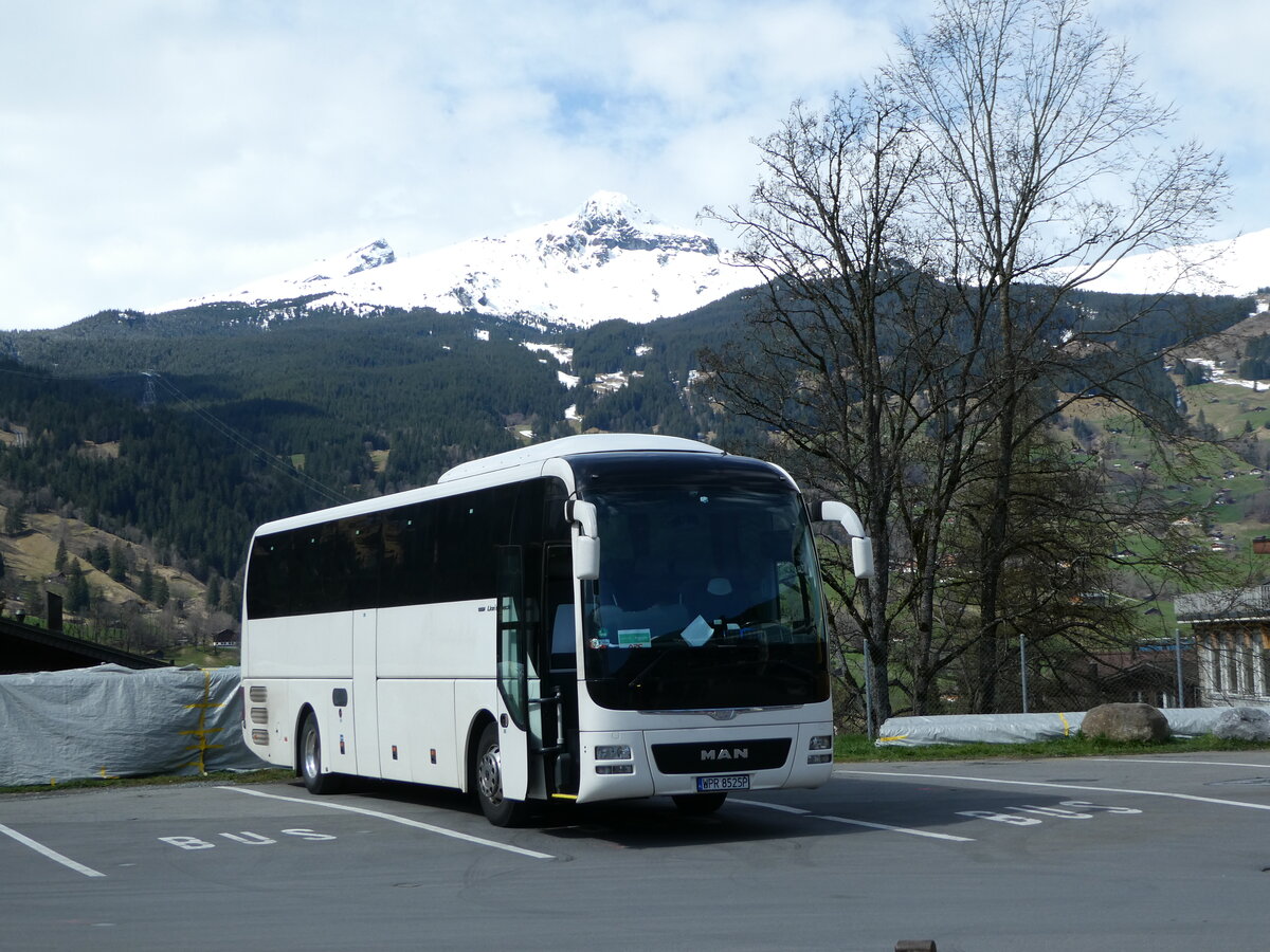 (248'945) - Aus Polen - ??? - WPR 8525P - MAN am 21. April 2023 beim Bahnhof Grindelwald