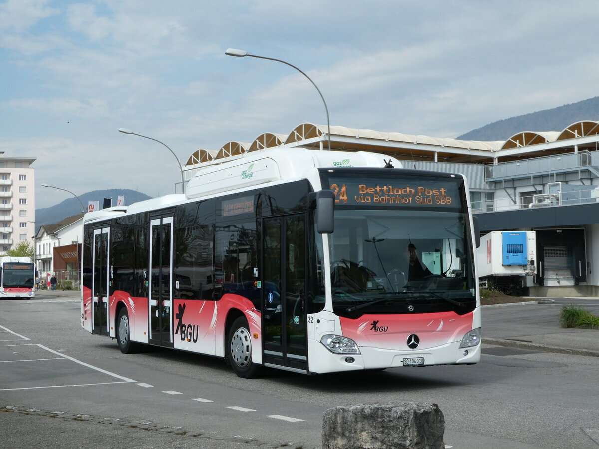 (249'011) - BGU Grenchen - Nr. 32/SO 104'010 - Mercedes am 22. April 2023 beim Bahnhof Grenchen Sd