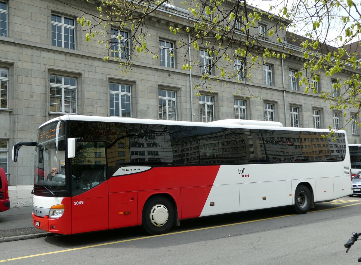 (249'024) - TPF Fribourg - Nr. 1069/FR 301'575 - Setra (ex CJ Tramelan Nr. 122) am 22. April 2023 beim Bahnhof Biel