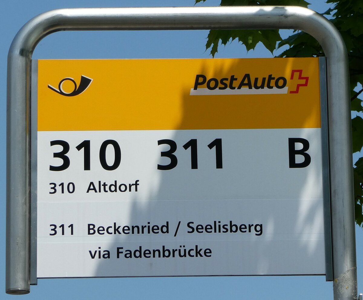 (250'874) - PostAuto-Haltestellenschild - Stans, Bahnhof - am 1. Juni 2023