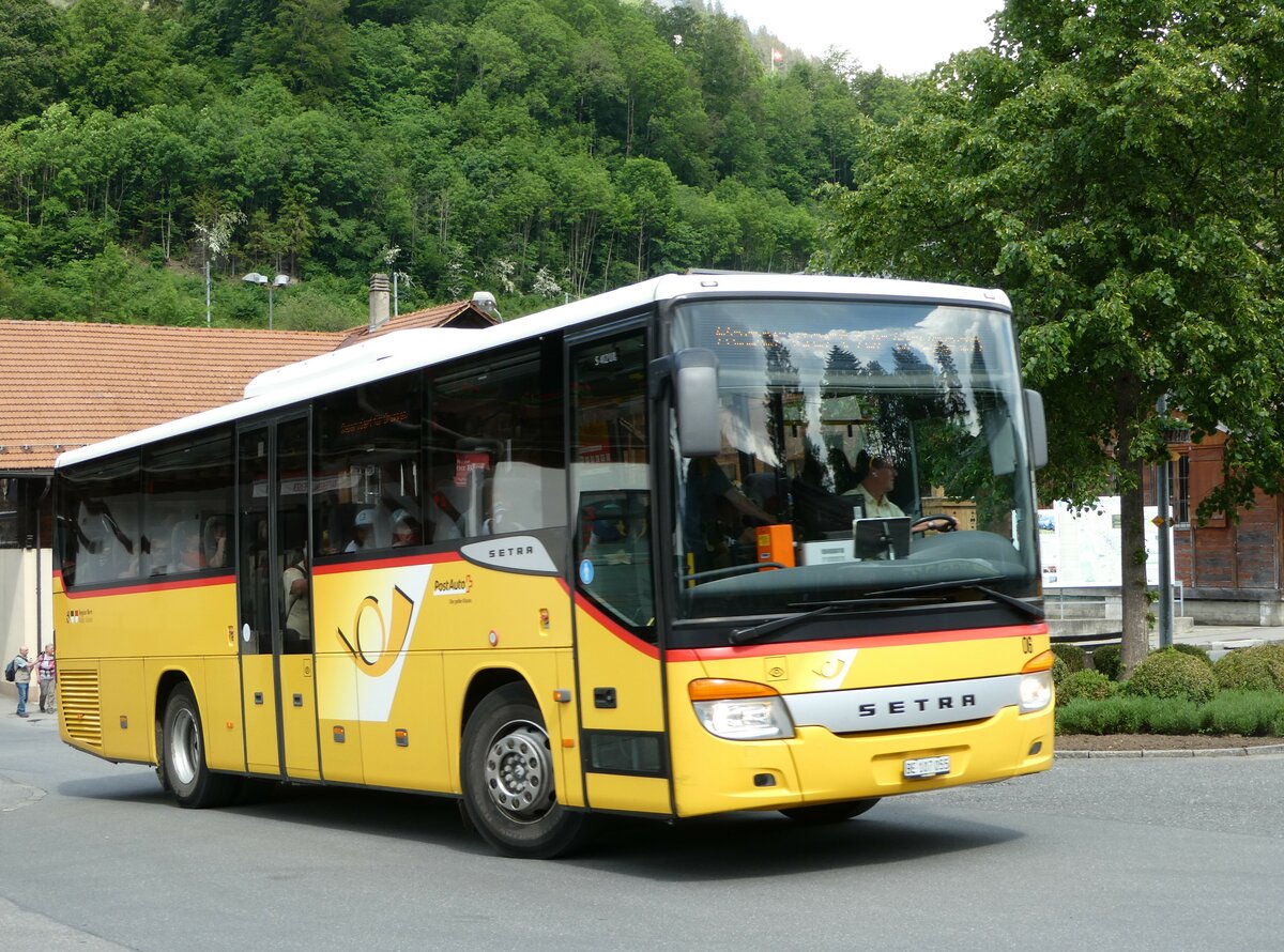 (251'147) - Kbli, Gstaad - Nr. 6/BE 107'055/PID 4534 - Setra am 6. Juni 2023 beim Bahnhof Gstaad