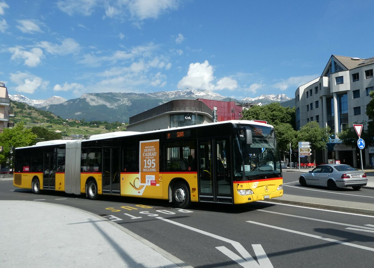 (251'205) - PostAuto Wallis - Nr. 11/VS 241'997/PID 5152 - Mercedes am 9. Juni 2023 beim Bahnhof Sion