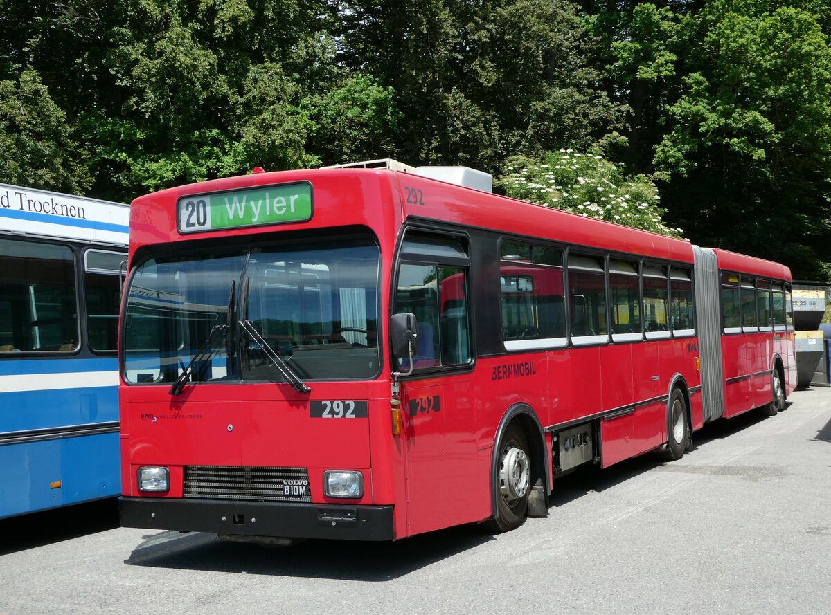 (251'687) - Bernmobil, Bern (SOB) - Nr. 292 - Volvo/R&J-Hess-Gangloff am 18. Juni 2023 in Burgdorf, kihof Ziegelgut