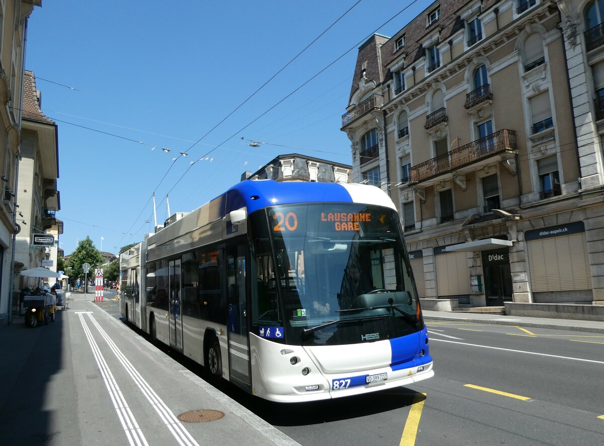 (252'466) - TL Lausanne - Nr. 827/VD 399'722 - Hess/Hess Gelenktrolleybus am 8. Juli 2023 beim Bahnhof Lausanne