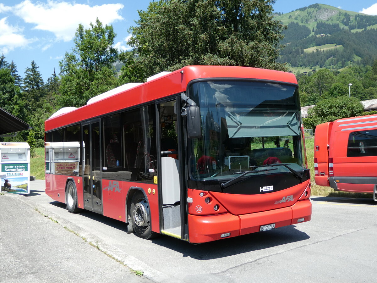 (252'634) - AFA Adelboden - Nr. 39/BE 25'753 - Scania/Hess am 11. Juli 2023 beim Bahnhof Lenk