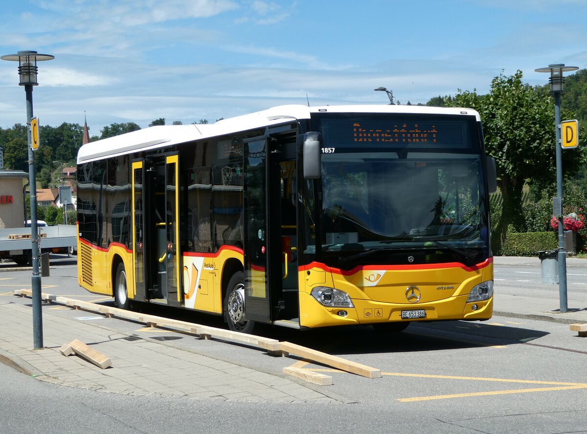 (253'072) - PostAuto Bern - BE 653'386/PID 11'857 - Mercedes am 27. Juli 2023 beim Bahnhof Spiez