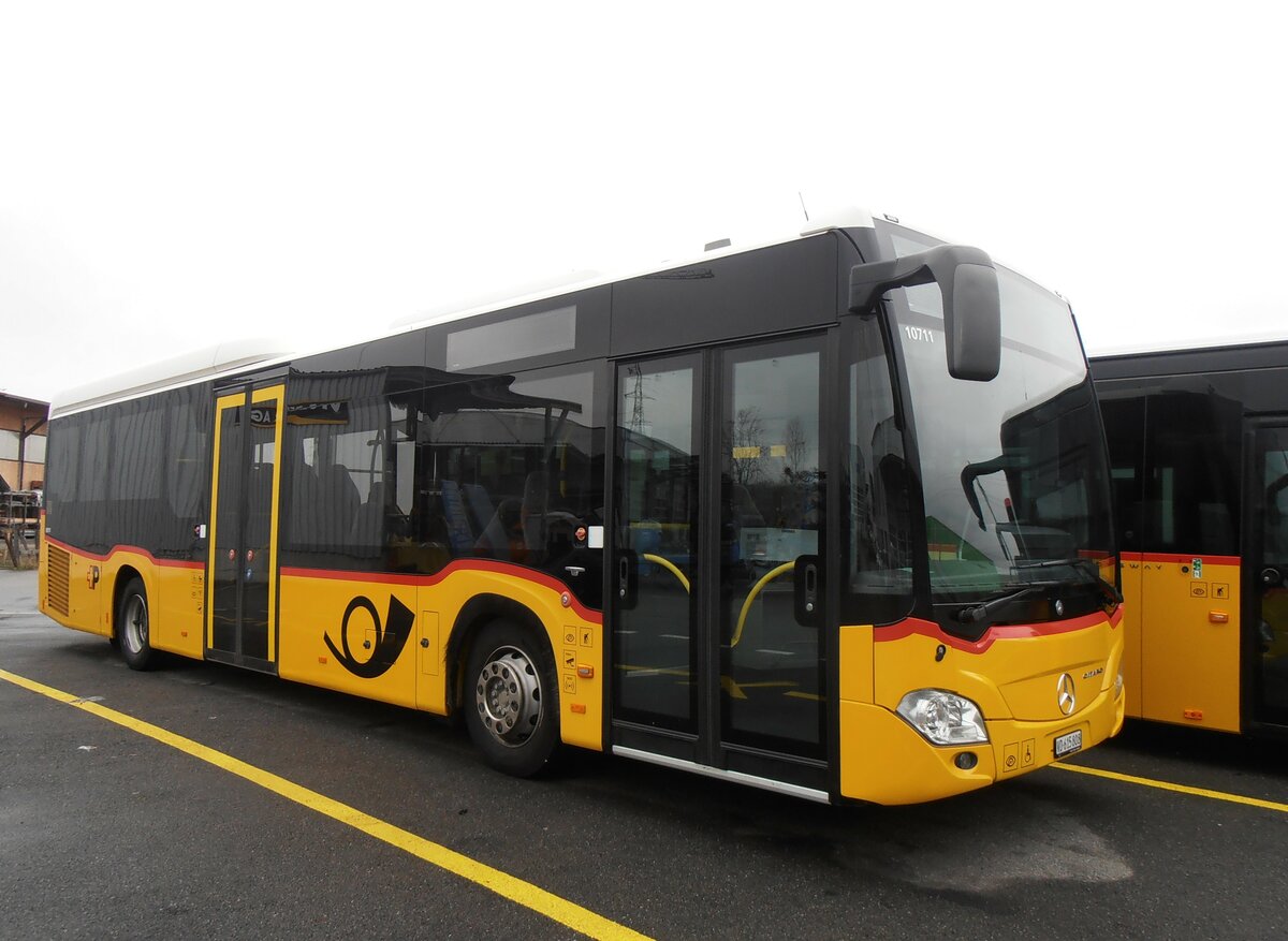 (257'497) - CarPostal Ouest - VD 615'808/PID 10'711 - Mercedes am 9. Dezember 2023 in Kerzers, Interbus