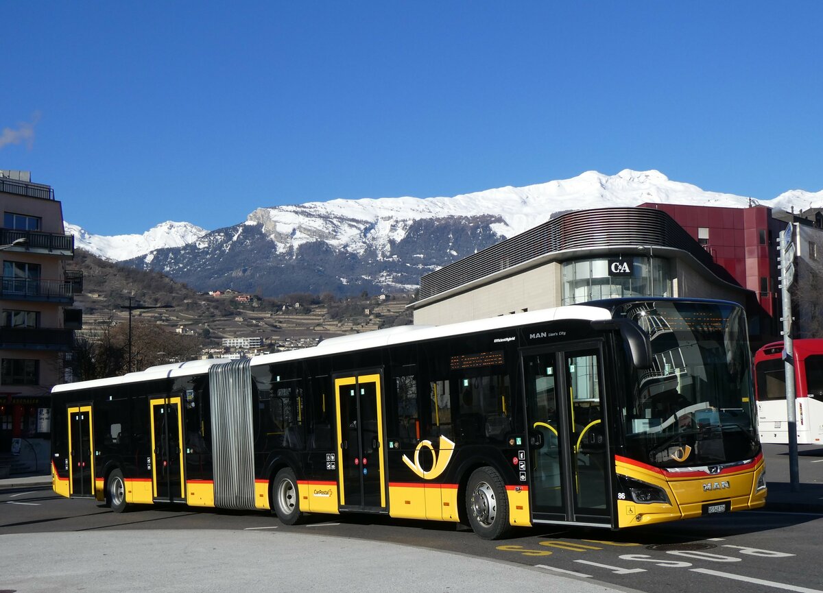 (258'586) - PostAuto Wallis - Nr. 86/VS 548'726/PID 11'889 - MAN am 11. Januar 2024 beim Bahnhof Sion