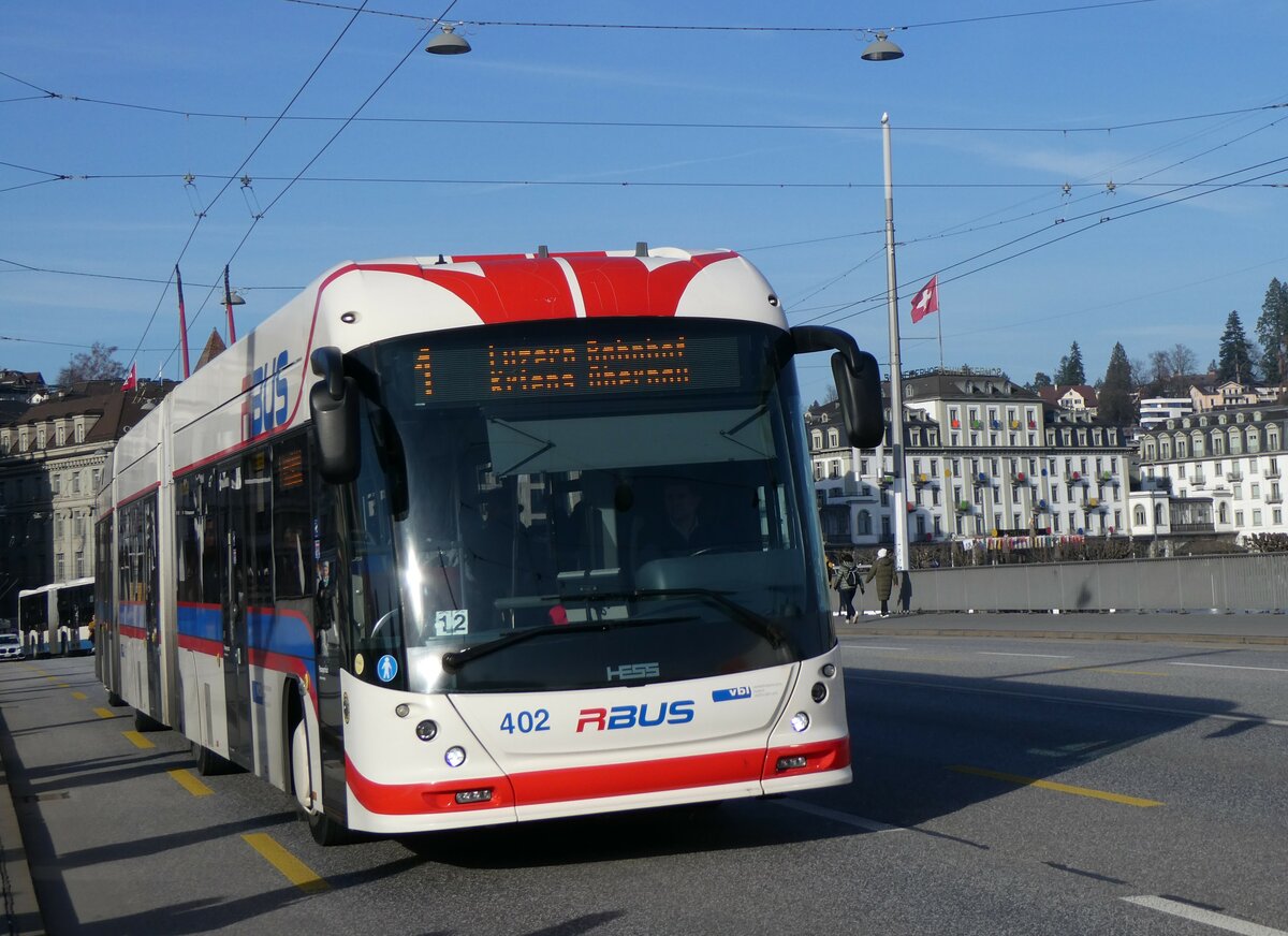 (259'193) - VBL Luzern - Nr. 402 - Hess/Hess Doppelgelenktrolleybus am 6. Februar 2024 in Luzern, Bahnhofbrcke 