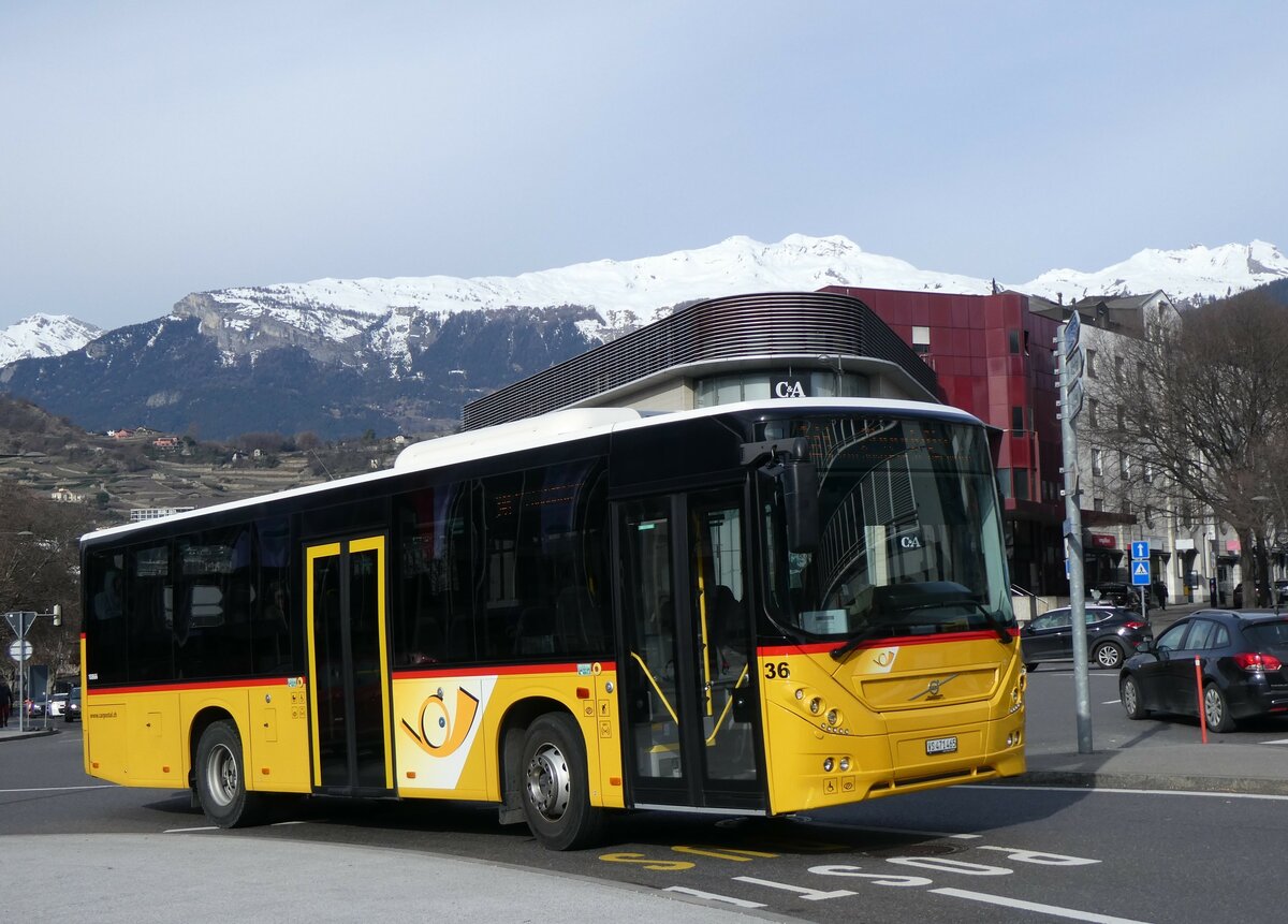 (259'349) - PostAuto Wallis - Nr. 36/VS 471'465/PID 10'866 - Volvo am 16. Februar 2024 beim Bahnhof Sion