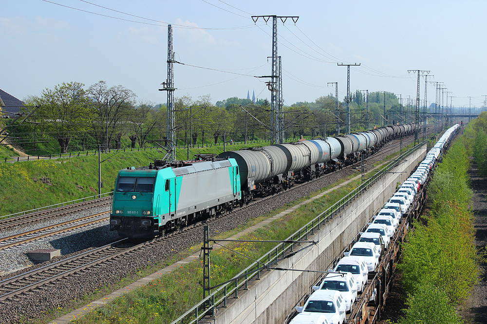 26.04.2014 11:03 Uhr - ITL 185 611 fährt mit einem Kesselzug aus Richtung Berlin kommend in Richtung Salzwedel.