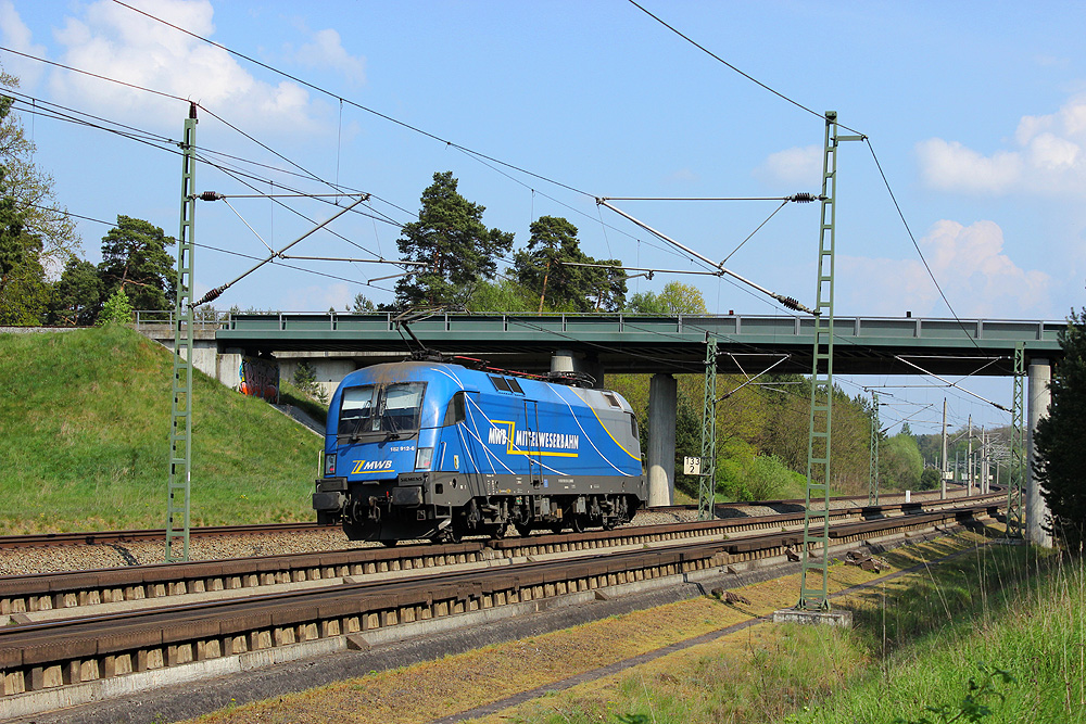 26.04.2014 15:21 Uhr - MWB 182 912 fährt bei Kloster Neuendorf solo in Richtung Stendal.