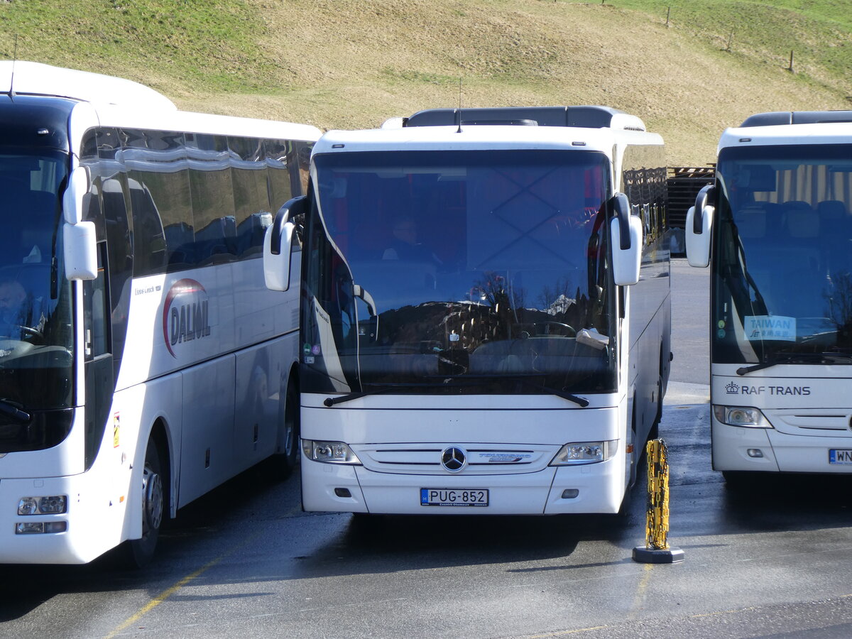 (260'483) - Aus Ungarn: Levissimo, Budapest - PUG-852 - Mercedes am 19. Mrz 2024 in Grindelwald, Grund