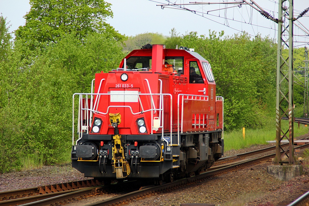 261 033-5 als EK 53368(Flensburg-Neumünster)bei der Durchfahrt in Schleswig. 19.05.12