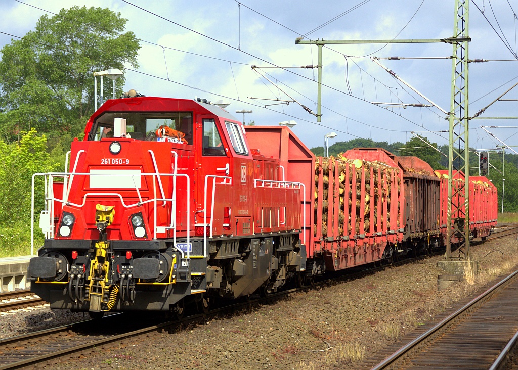 261 050-9(Voith Gravita 10 BB)mit dem EK 53387 bei der Durchfahrt in Schleswig. 23.06.12