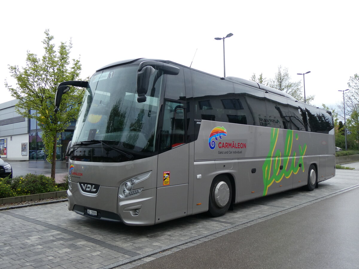 (261'509) - Aus der Schweiz: felix-Reisen, Frick - Nr. 117/AG 18'900 - VDL am 15. April 2024 in Buchloe, Wirtschaft Alp-Villa