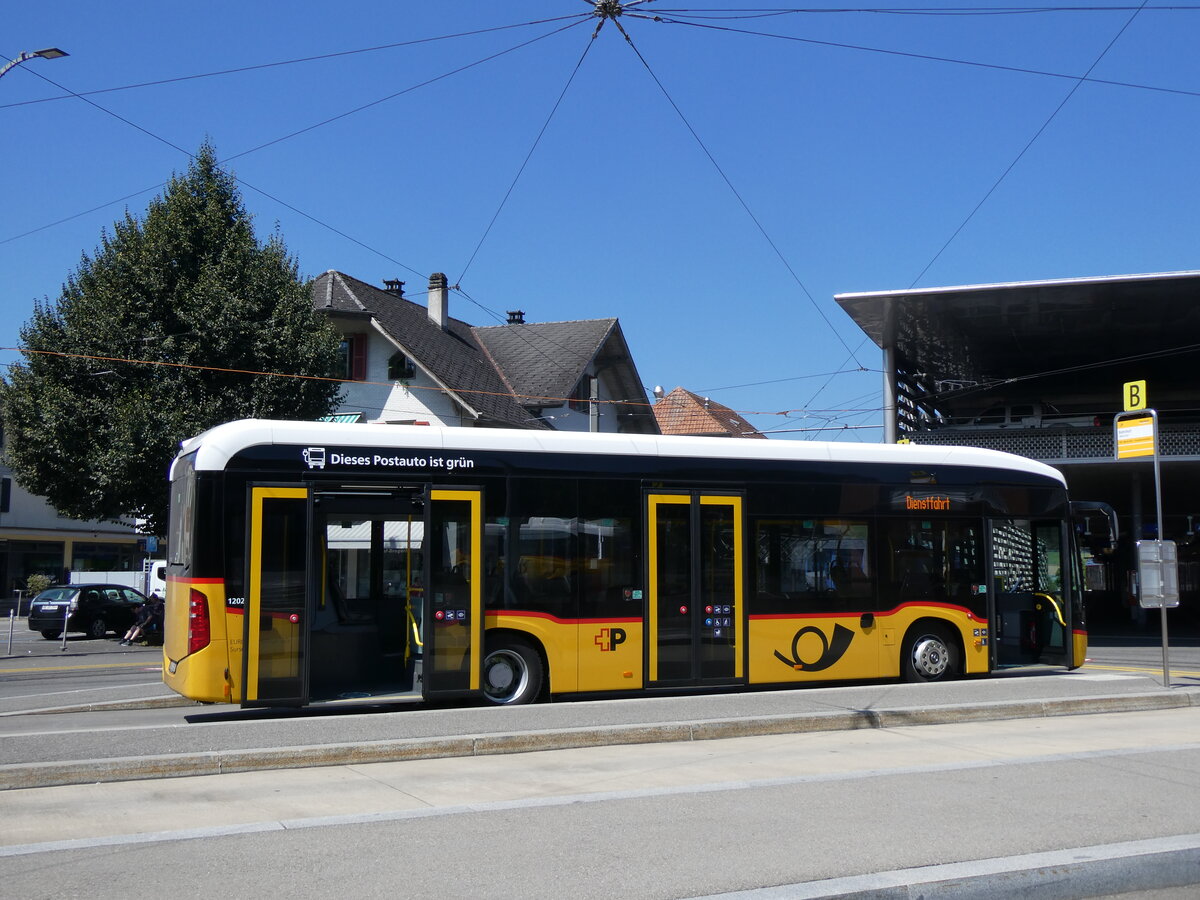 (265'242) - PostAuto Zentralschweiz (Hfliger) - OW 41'566/PID 12'025 - eMercedes am 29. Juli 2024 beim Bahnhof Worb Dorf