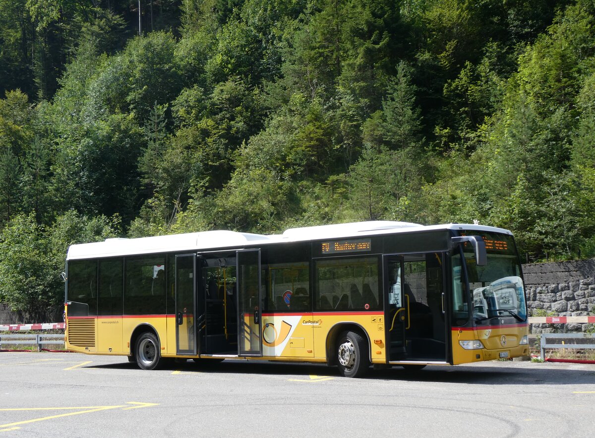 (265'265) - CarPostal Ouest - NE 98'400/PID 5187 - Mercedes am 30. Juli 2024 beim Bahnhof Gnsbrunnen