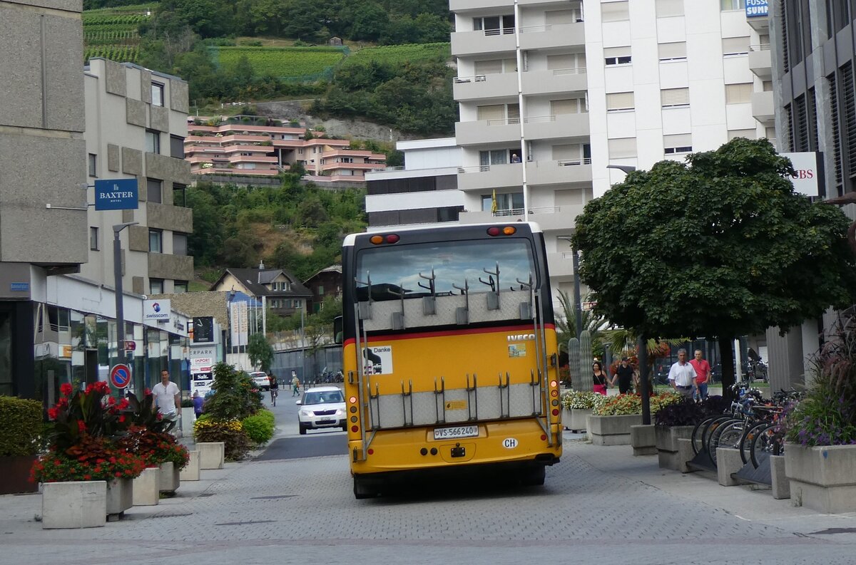 (265'379) - PostAuto Wallis - VS 566'240/PID 5174 - Irisbus (ex BUS-trans, Visp) am 3. August 2024 beim Bahnhof Visp