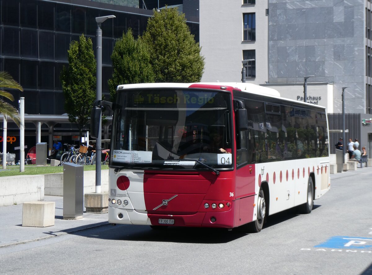 (265'487) - TPF Fribourg - Nr. 36/FR 300'358 - Volvo am 8. August 2024 beim Bahnhof Visp