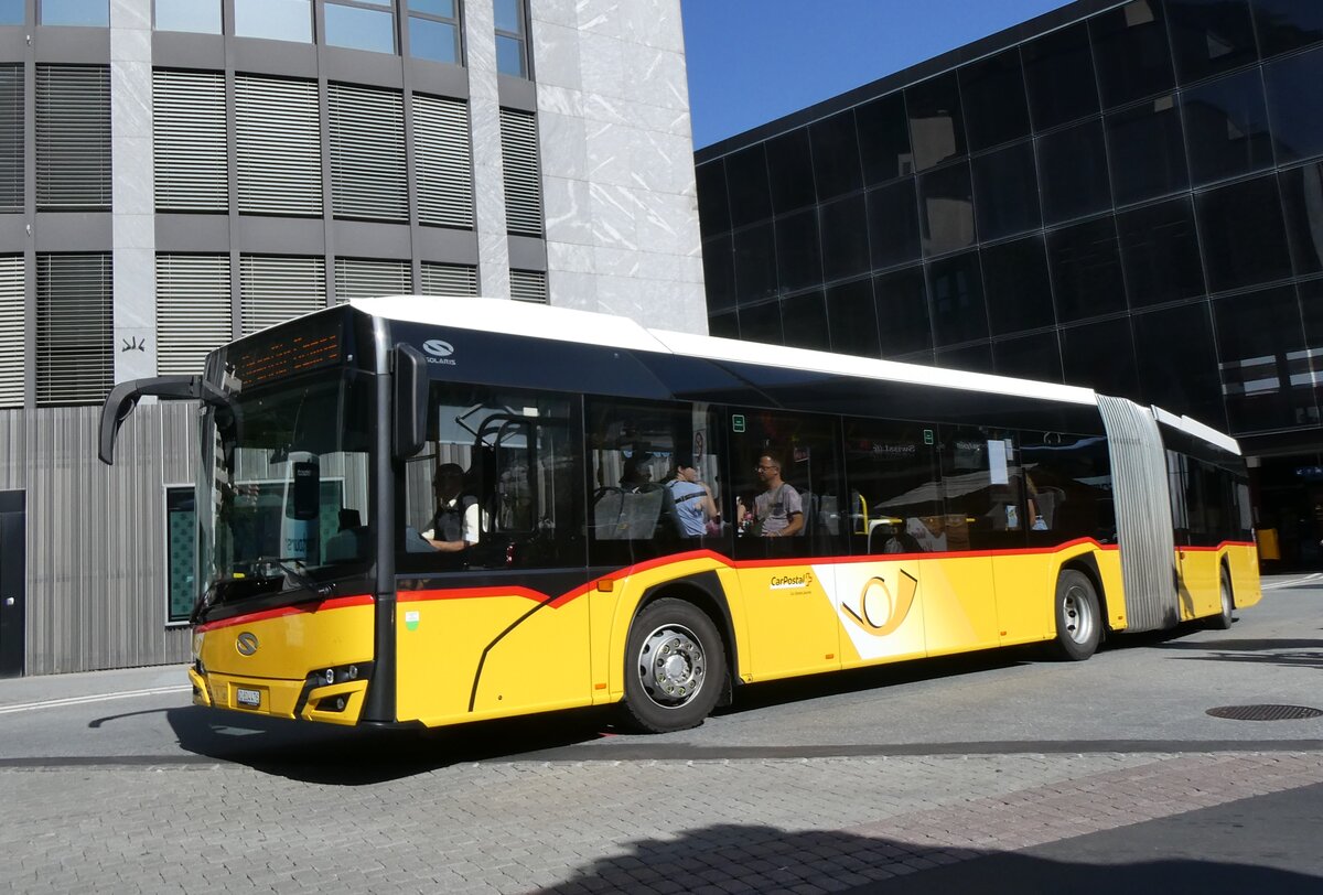 (265'686) - CarPostal Ouest - VD 604'476/PID 11'589 - Solaris am 16. August 2024 beim Bahnhof Visp