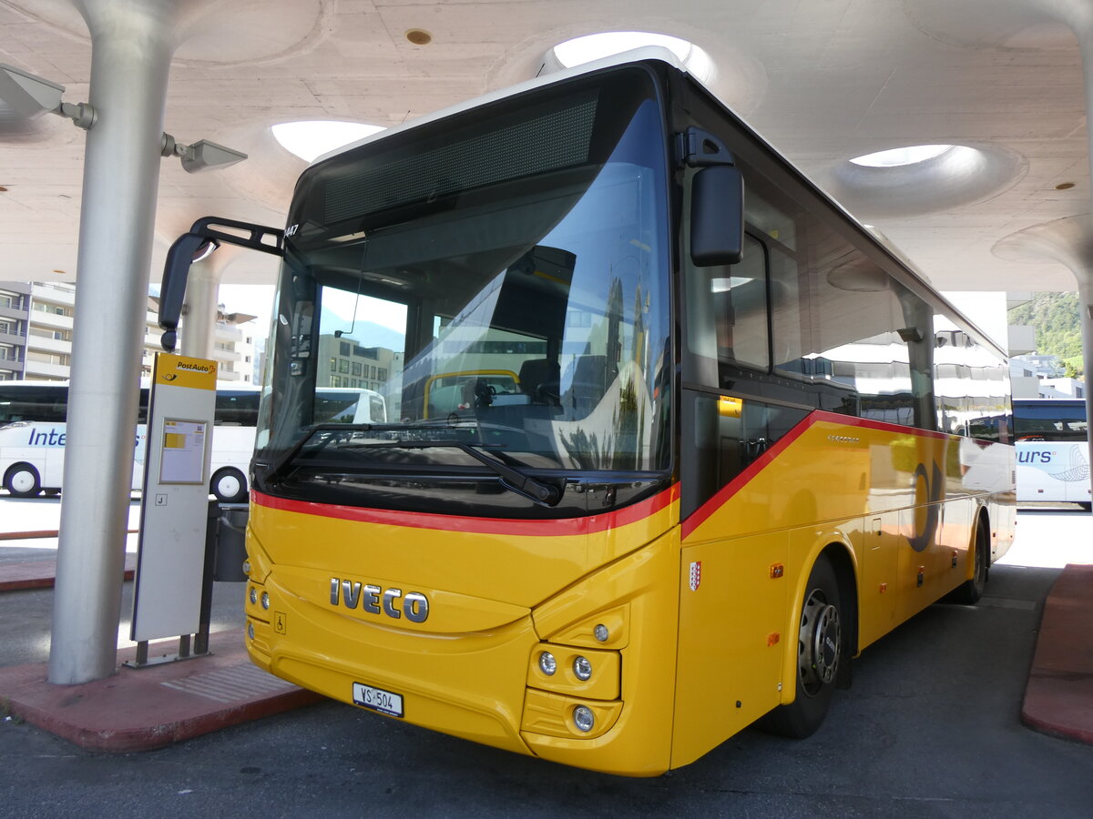 (265'691) - Autotour, Visp - VS 504/PID 11'447 - Iveco am 16. August 2024 beim Bahnhof Visp