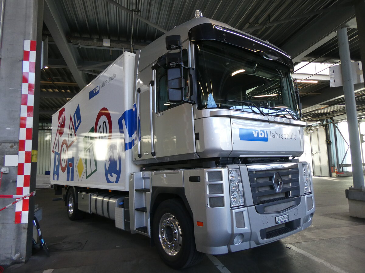 (266'763) - VBL Luzern - LU 257'657 - Renault am 7. September 2024 in Luzern, Depot