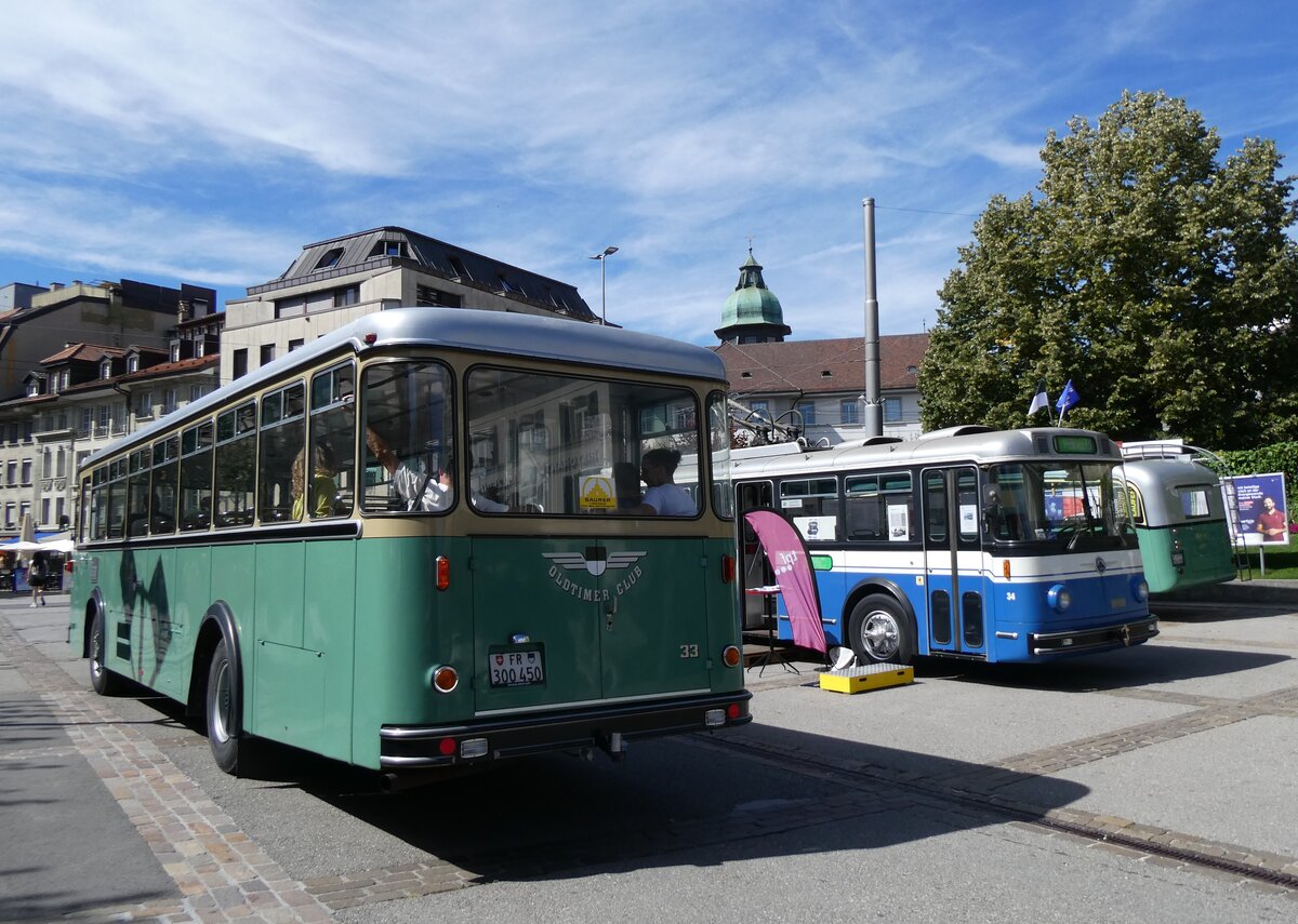 (266'798) - TPF Fribourg - Nr. 33/FR 300'450 - Saurer/Hess (ex Oldtimer Club 33, Tafers Nr. 33; ex GFM Fribourg Nr. 33) am 7. September 2024 in Fribourg, Place Georges Python