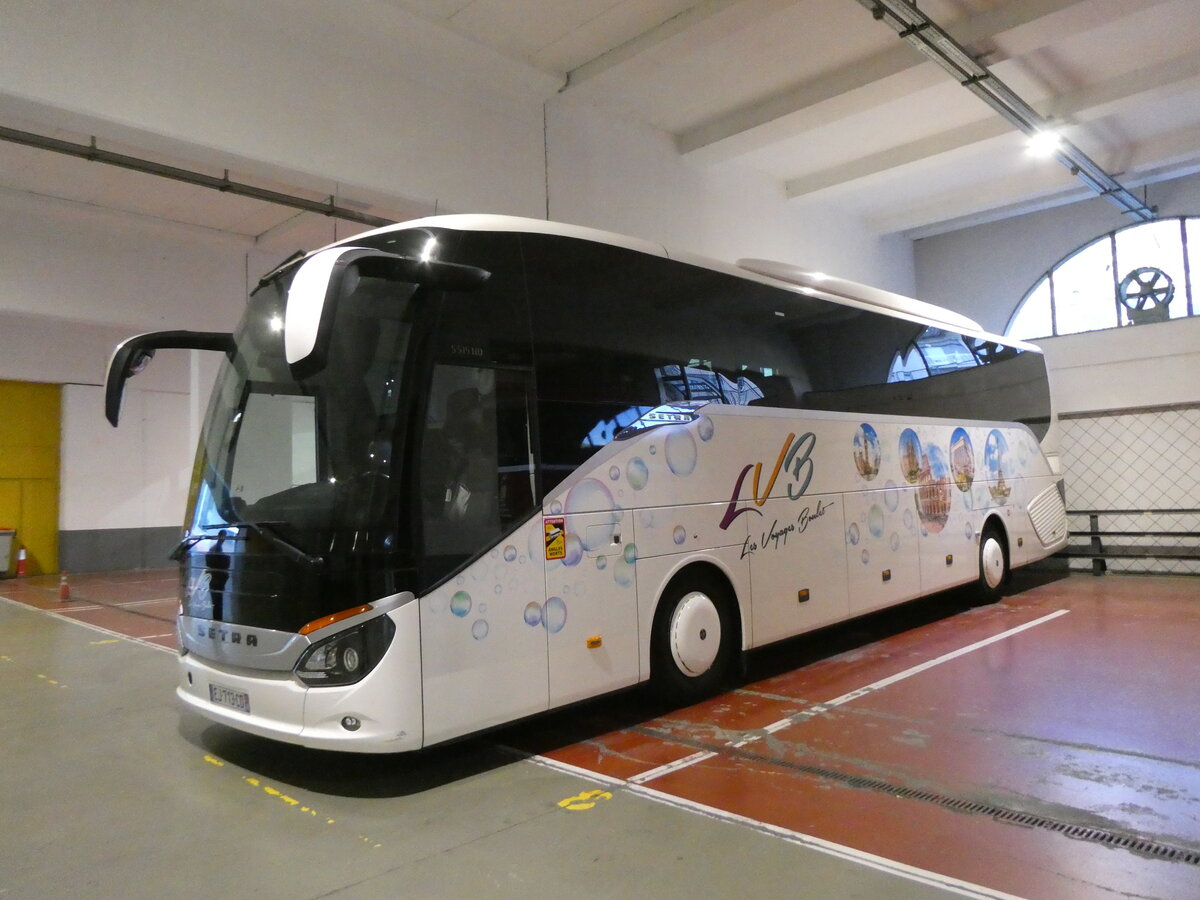 (267'263) - Aus Frankreich: LVB, Mende - EJ 713 CD - Setra am 19. September 2024 in Andorra la Vella, Carparkhaus