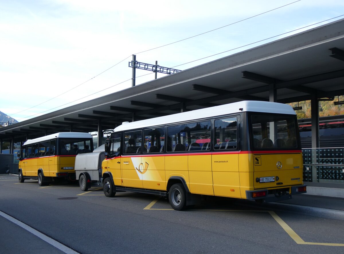 (267'992) - PostAuto Bern - BE 755'377/PID 5683 - Mercedes/Kuster am 12. Oktober 2024 beim Bahnhof Reichenbach