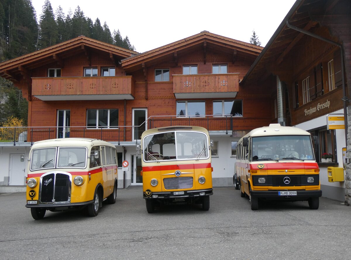 (268'145) - Schmid, Thrishaus - Nr. 3/BE 26'760 - Saurer/Gangloff (ex Geiger, Adelboden Nr. 3) + Nr. 9/BE 26'105 - Saurer/R&J (ex Geiger, Adelboden Nr. 9) + aus Deutschland: Hahn, Mnchen - Nr. 6/M-MB 309H - Mercedes (ex Mller, CH-Ennetmoos Nr. 6; ex Portenier, CH-Adelboden Nr. 6/PID 492; ex Geiger, CH-Adelboden Nr. 6) am 12. Oktober 2024 auf der Griesalp