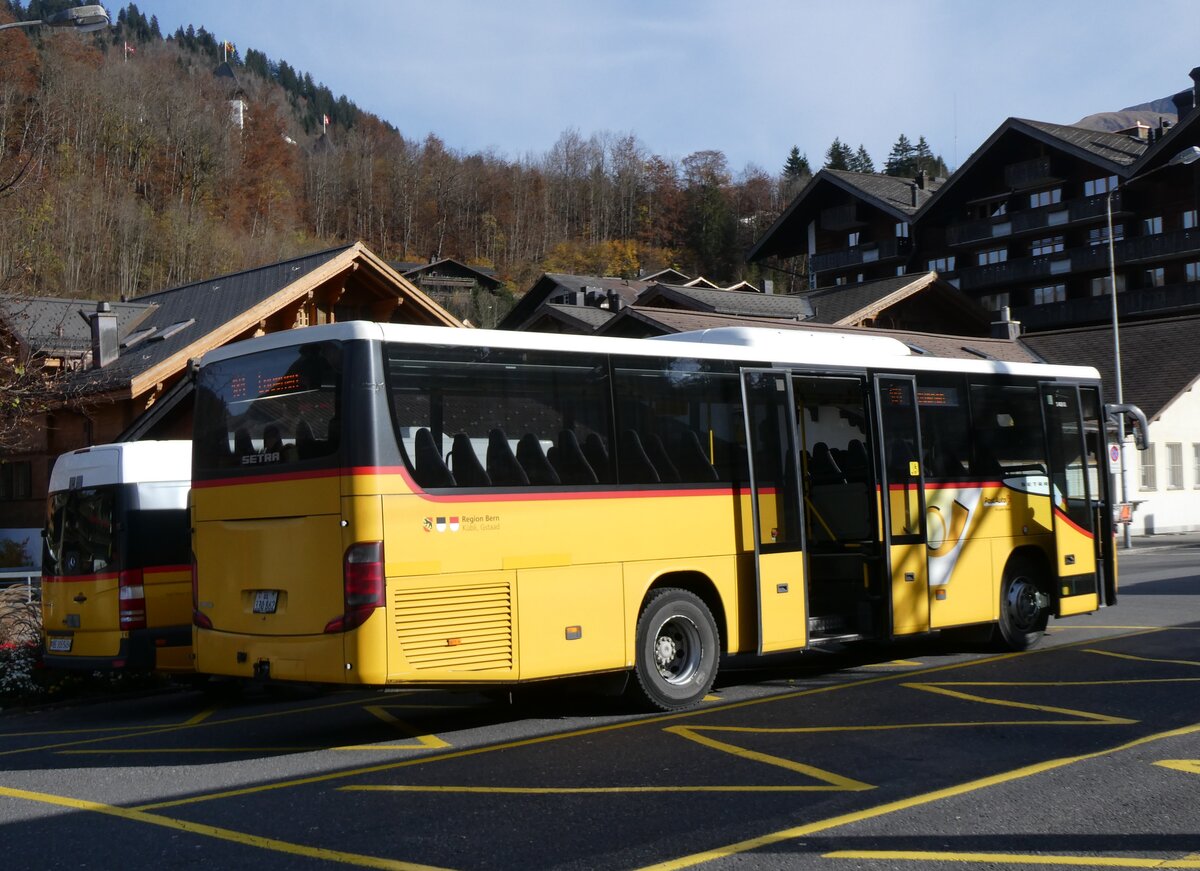 (268'999) - K�bli, Gstaad - Nr. 3/BE 330'862/PID 4535 - Setra am 7. November 2024 beim Bahnhof Gstaad