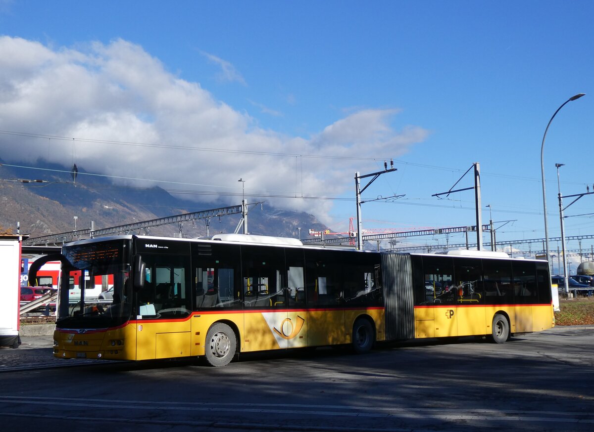 (269'458) - PostAuto Wallis - Nr. 52/VS 358'319/PID 11'211 - MAN (ex TMR Martigny Nr. 142) am 29. November 2024 beim Bahnhof Martigny