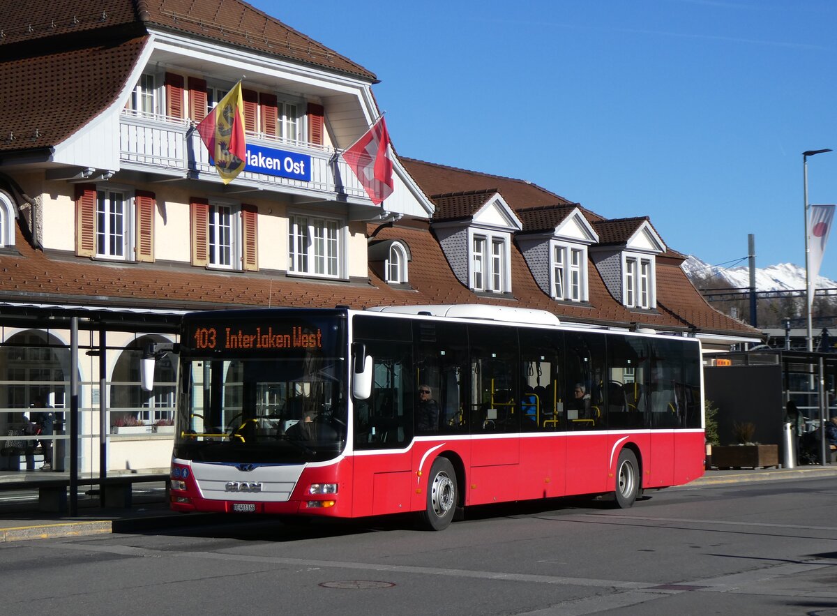 (269'913) - PostAuto Bern - BE 403'166/PID 12'336 - MAN (ex Dr. Richard, A-Wien Nr. 1411) am 16. Dezember 2024 beim Bahnhof Interlaken Ost