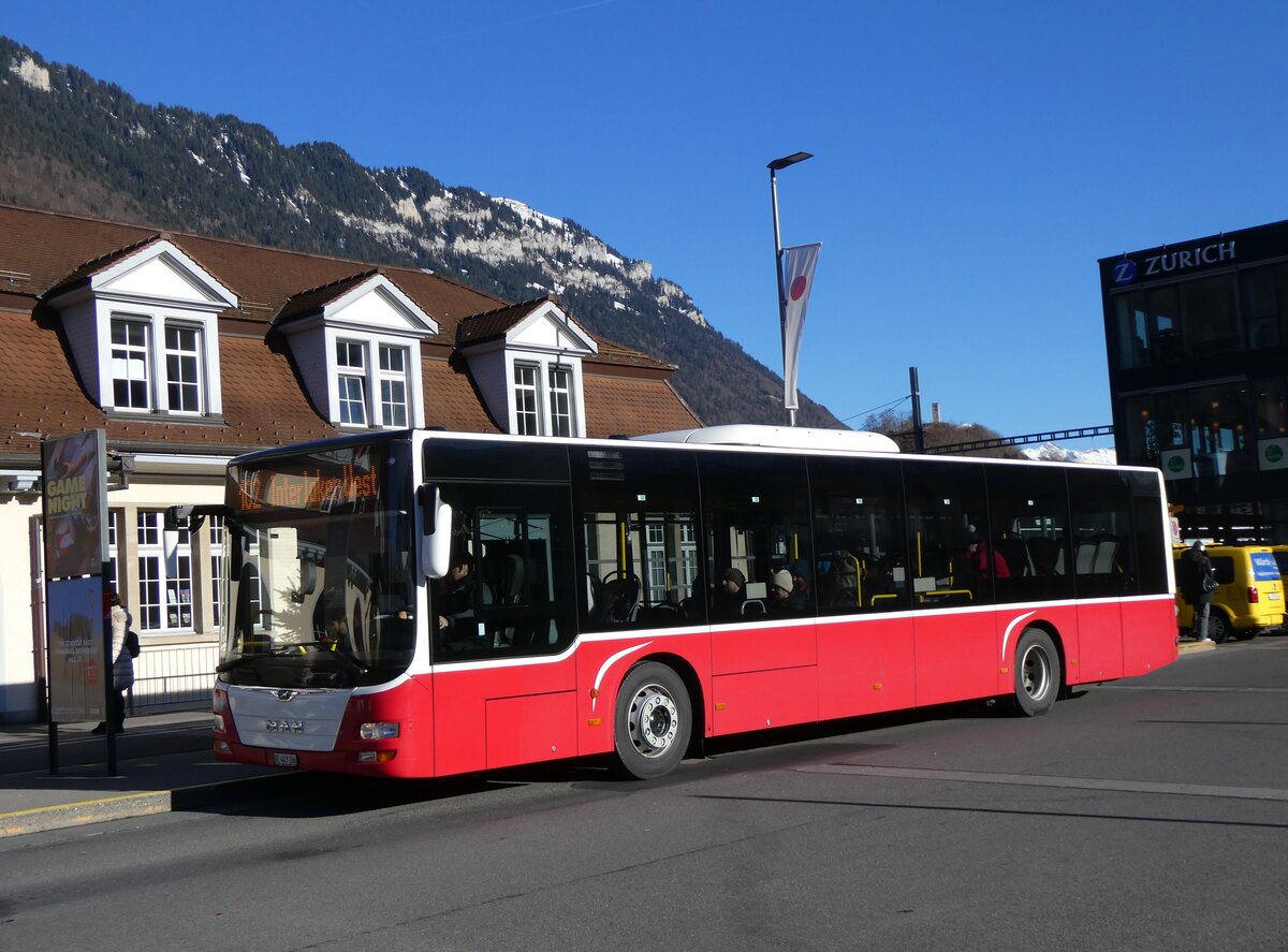 (269'982) - PostAuto Bern - BE 403'166/PID 12'336 - MAN (ex Dr. Richard, A-Wien Nr. 1411) am 16. Dezember 2024 beim Bahnhof Interlaken Ost