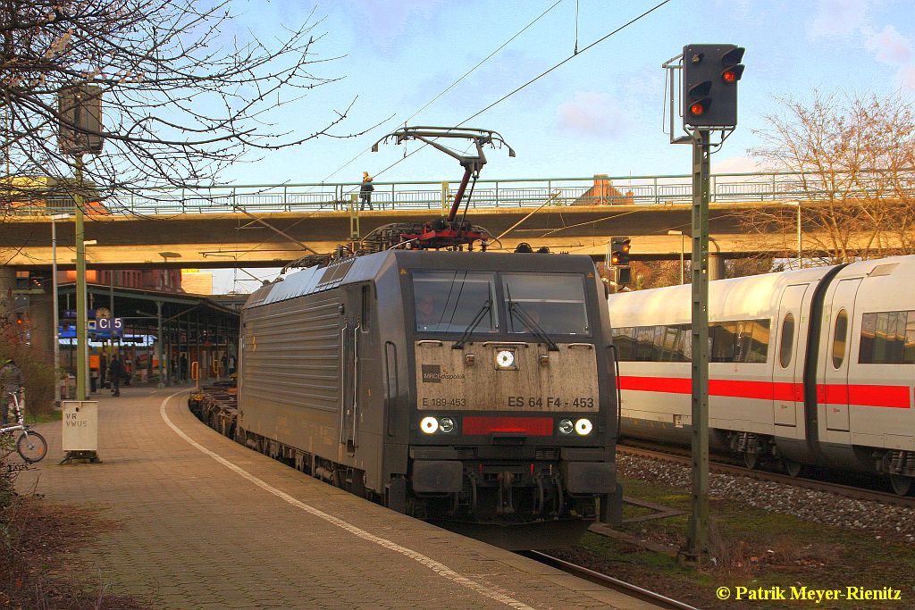 27/01/2015:
MRCE ES64 F4-453 mit KLV-Zug in Hamburg-Harburg auf dem Weg nach Süden