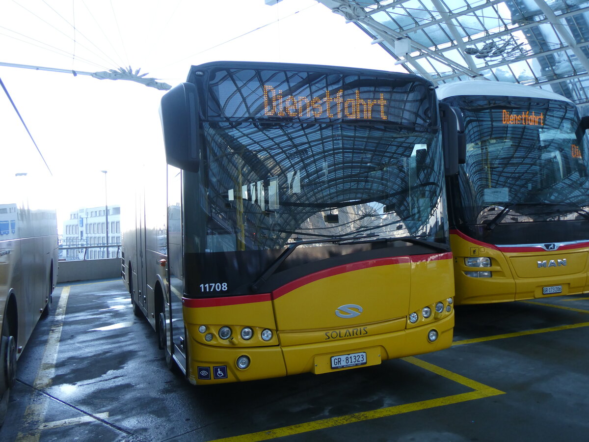 (270'291) - PostAuto Graub�nden - GR 81'323/PID 11'708 - Solaris am 27. Dezember 2024 in Chur, Postautostation