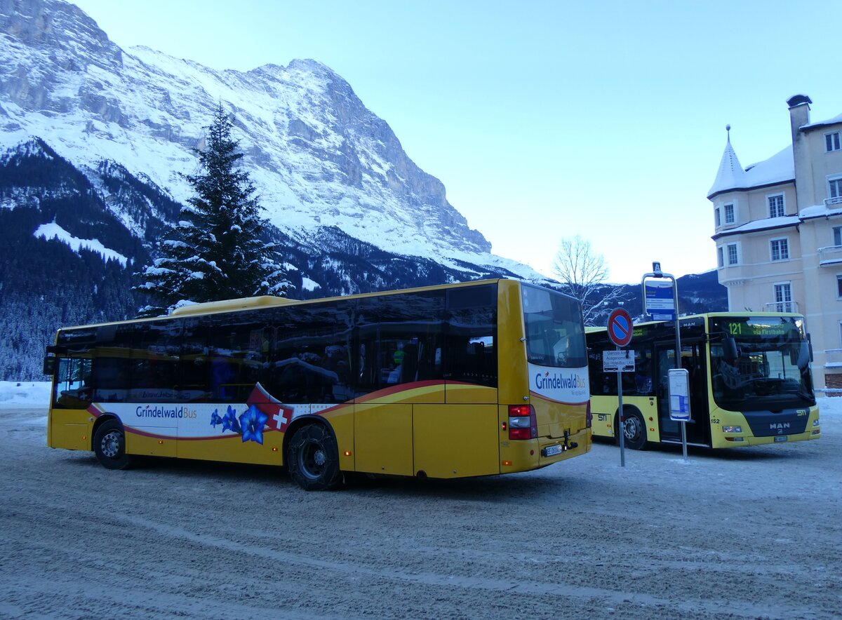 (270'337) - GrindelwaldBus, Grindelwald - Nr. 11/BE 261'865 - MAN/G�ppel am 29. Dezember 2024 beim Bahnhof Grindelwald